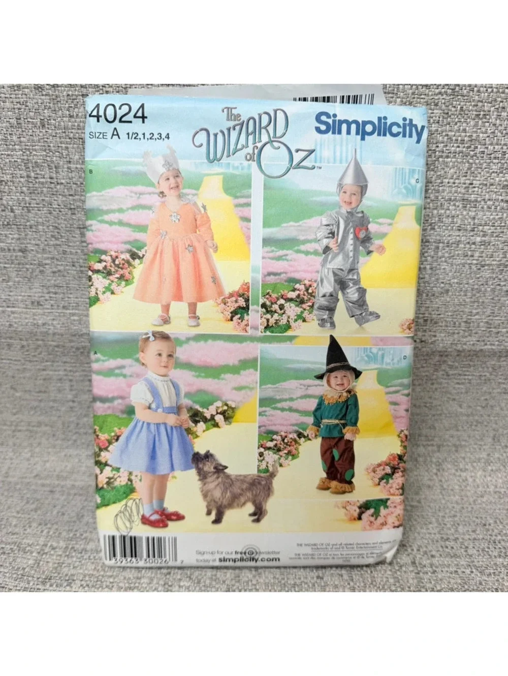 Simplicity 4024 Wizard of Oz Toddler Costume Pattern Dorothy Tin Man Scarecrow